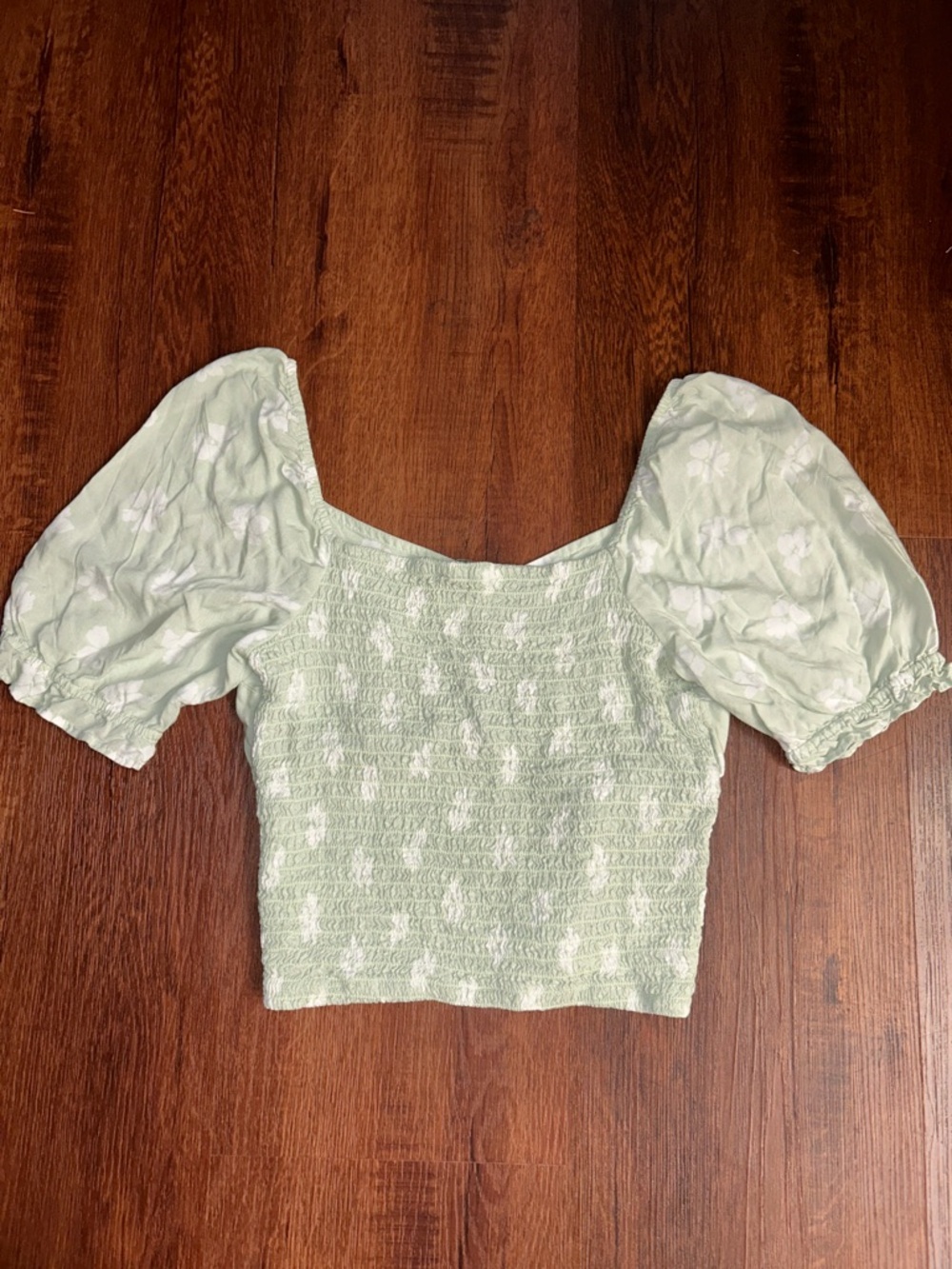 Abercrombie & Fitch Cropped Puff Sleeve Top in Green & White Floral Design Med - Picture 3 of 4